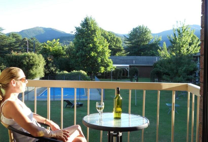 Motel Sierra   Bright