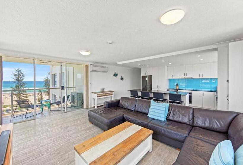 فندق Burleigh Beach Tower