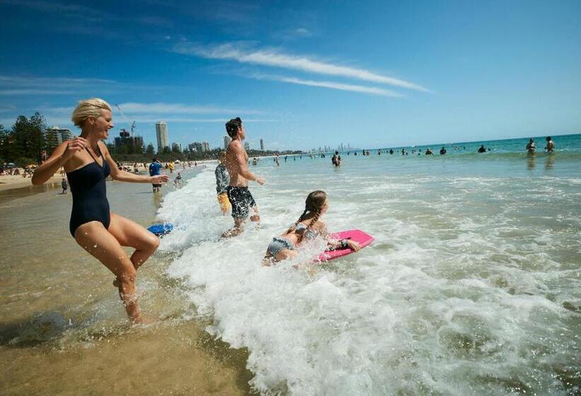 فندق Burleigh Beach Tower