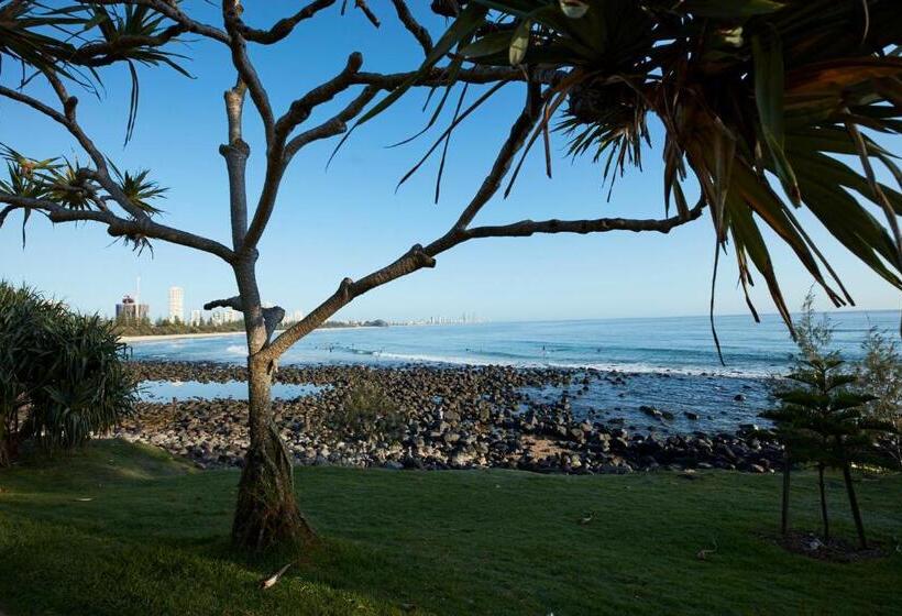 هتل Burleigh Beach Tower