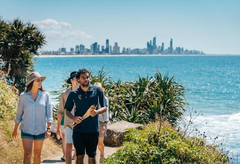 هتل Burleigh Beach Tower