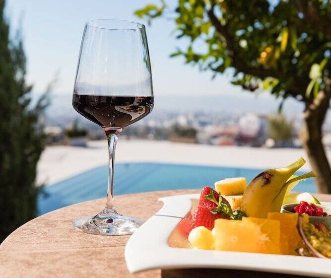 فندق Chateau Linza Resort