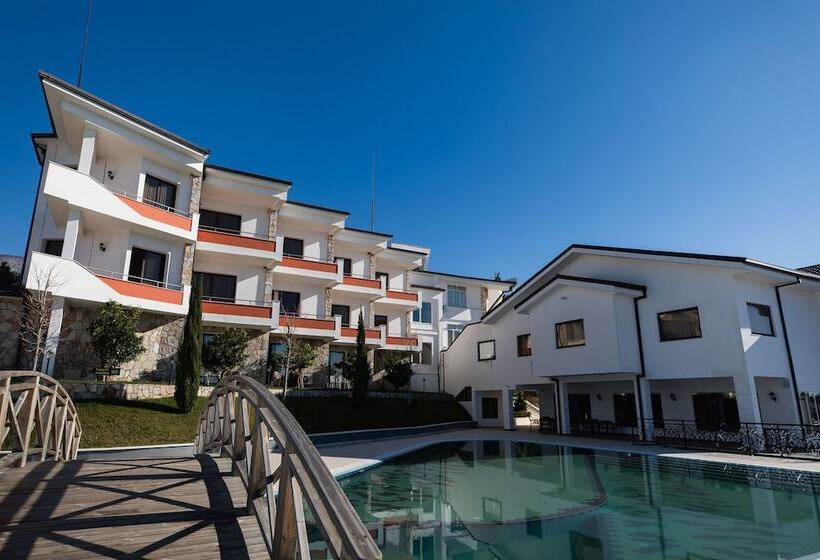 فندق Chateau Linza Resort