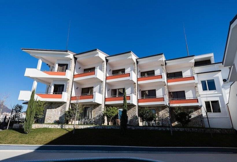 فندق Chateau Linza Resort