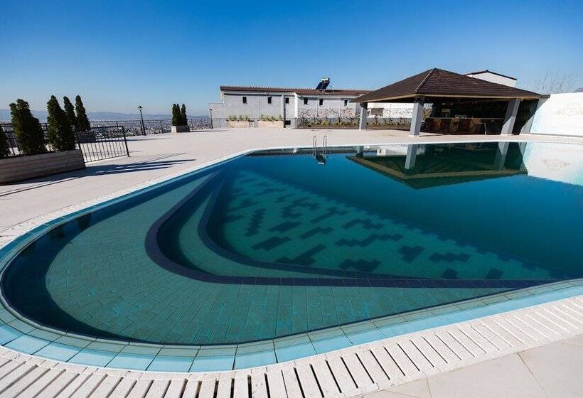 فندق Chateau Linza Resort