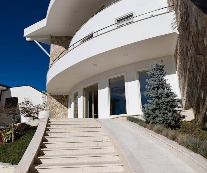 فندق Chateau Linza Resort