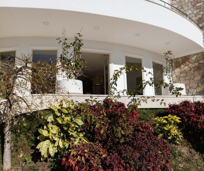 فندق Chateau Linza Resort