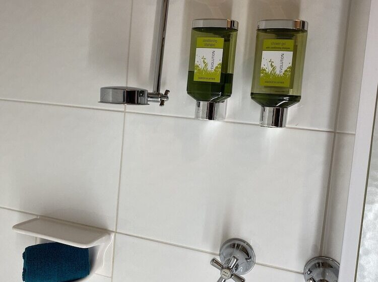 호텔 Coastal Waters Motor Inn