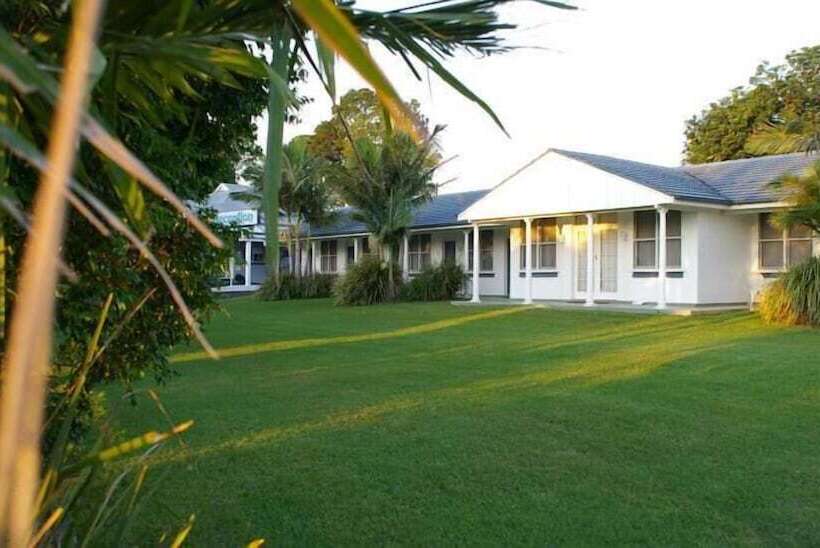 בית מלון כפרי Colonial Court Motor Inn