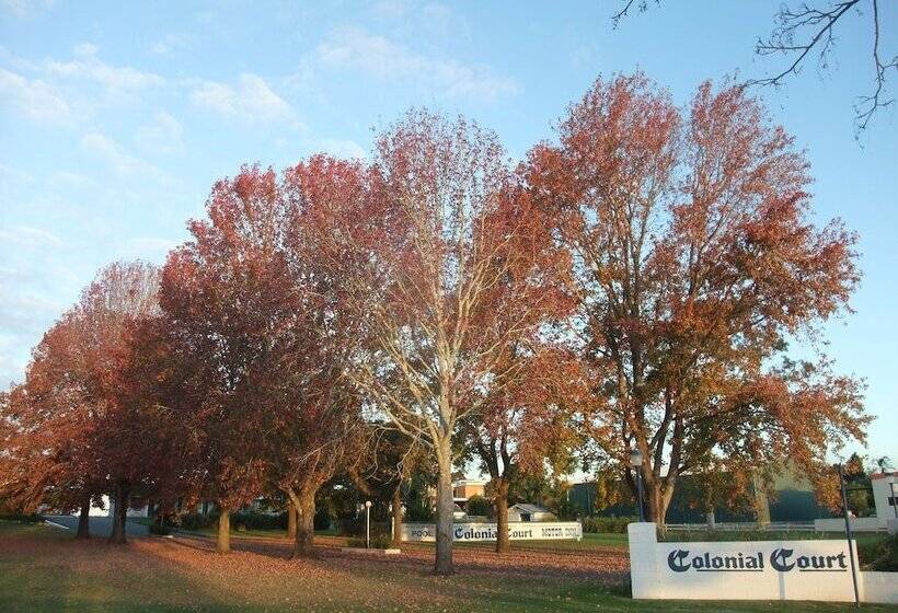 בית מלון כפרי Colonial Court Motor Inn