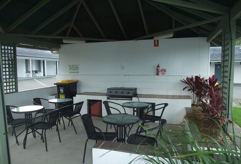 בית מלון כפרי Colonial Court Motor Inn