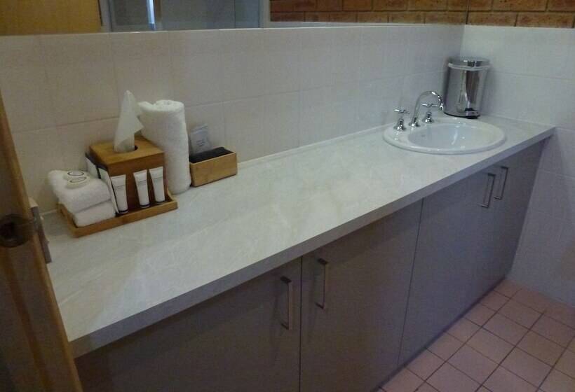 ホテル Colonial Motor Inn Bairnsdale Golden Chain Property