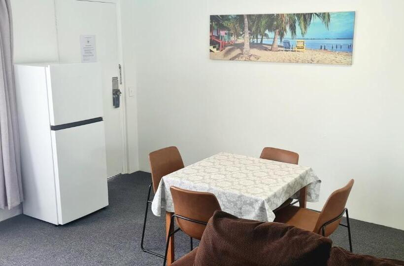 בית מלון כפרי Golden Sands Motor Inn