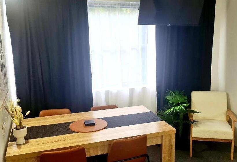 בית מלון כפרי Golden Sands Motor Inn