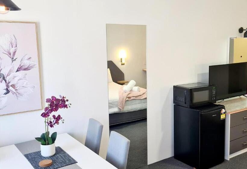 בית מלון כפרי Golden Sands Motor Inn