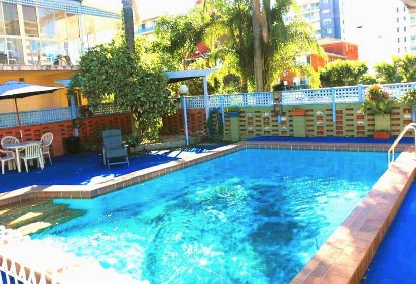 בית מלון כפרי Golden Sands Motor Inn