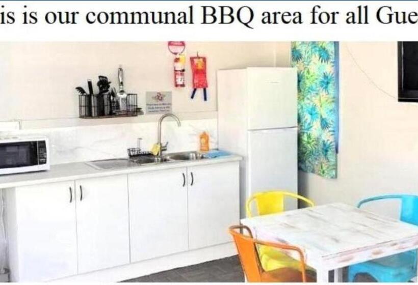 בית מלון כפרי Golden Sands Motor Inn