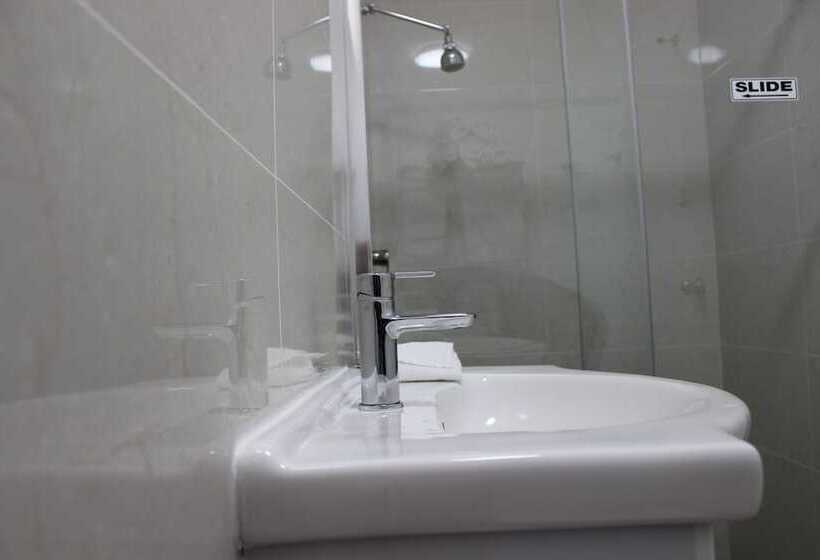 בית מלון כפרי High Mountains Motor Inn