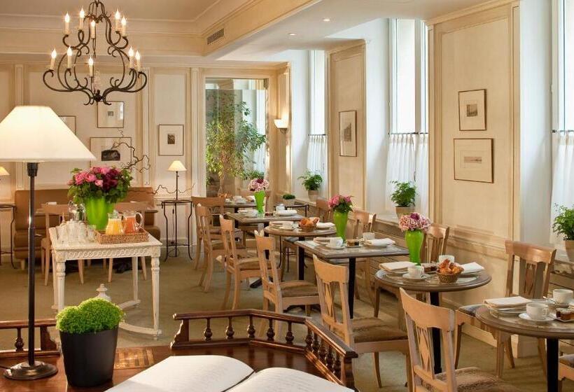 ホテル Hôtel De L Arcade