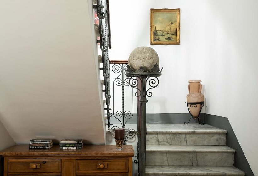 Отель La Pensione Svizzera