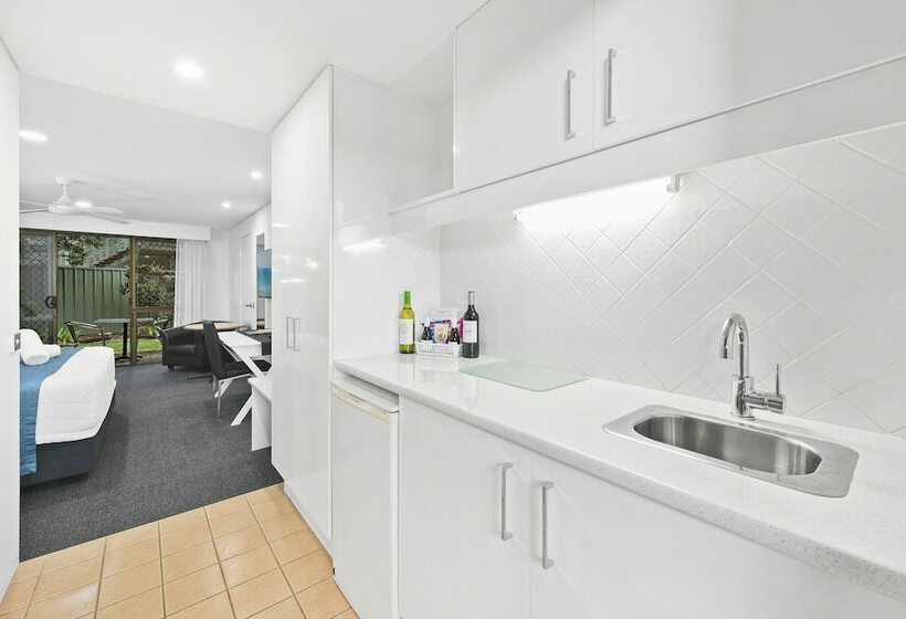 Отель Macquarie Barracks Motor Inn