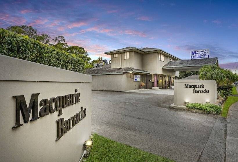Отель Macquarie Barracks Motor Inn