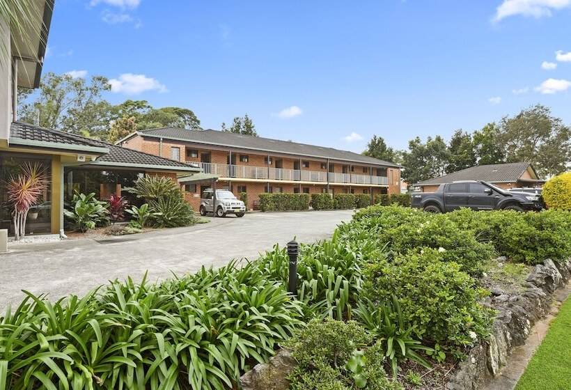 Отель Macquarie Barracks Motor Inn