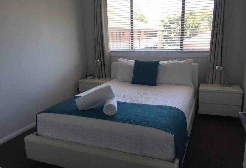 هتل Macquarie Barracks Motor Inn