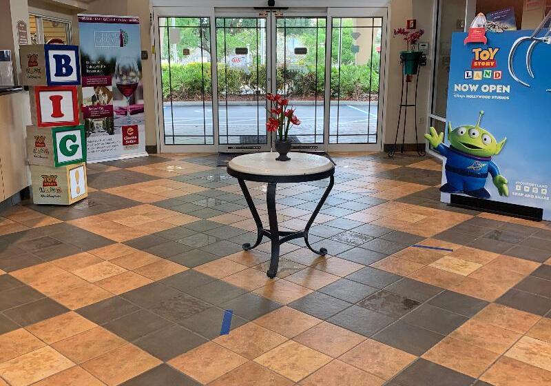 호텔 Maingate Garden Inn