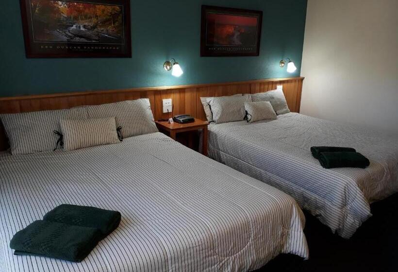 בית מלון כפרי Moe Motor Inn   Contactless 24 Hour Checkinn Available