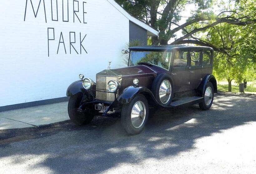 هتل Moore Park Inn