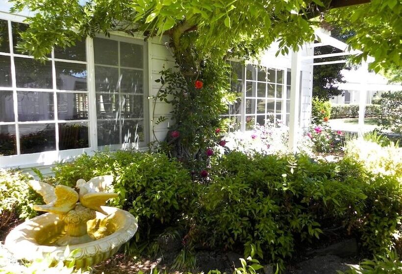 هتل Moore Park Inn