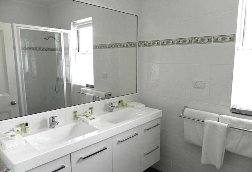 هتل Moore Park Inn