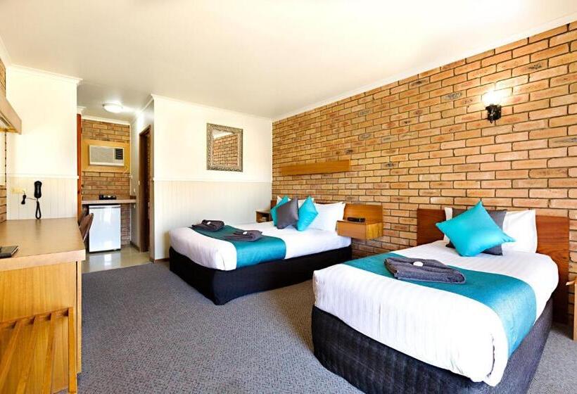 בית מלון כפרי Statesman Motor Inn