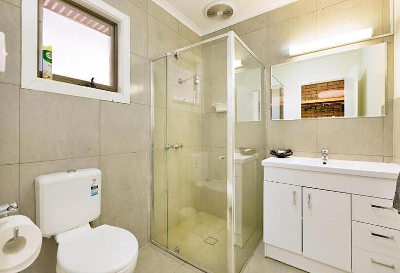 בית מלון כפרי Statesman Motor Inn