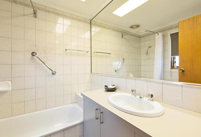 בית מלון כפרי Statesman Motor Inn