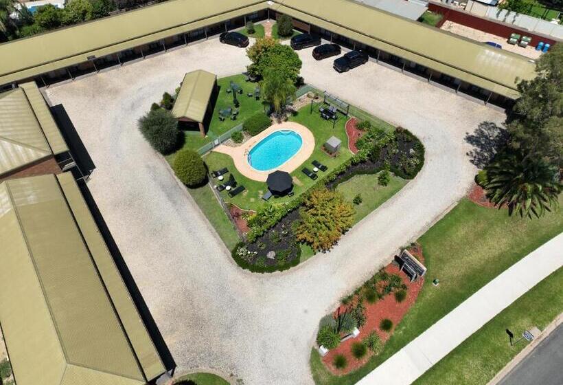 בית מלון כפרי Statesman Motor Inn