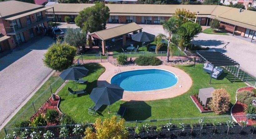 בית מלון כפרי Statesman Motor Inn