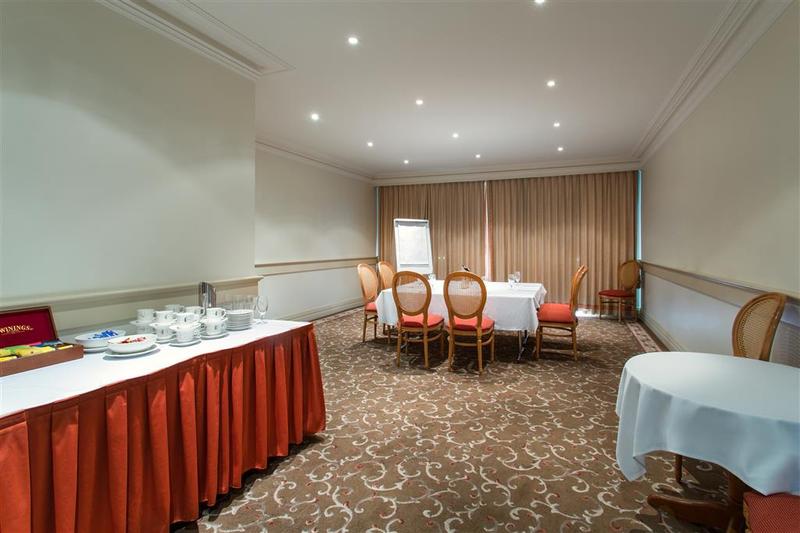 هتل The Carrington