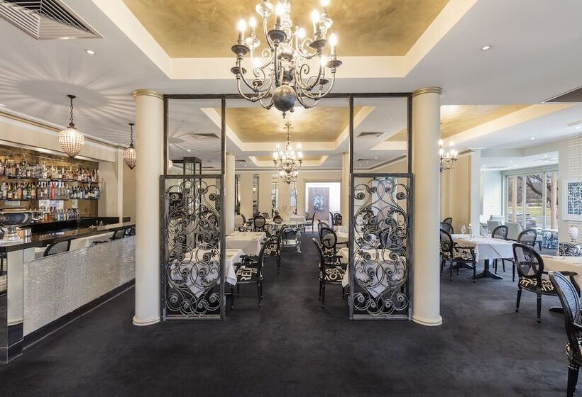 هتل The Carrington