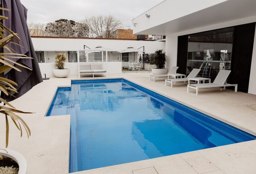 هتل The Carrington