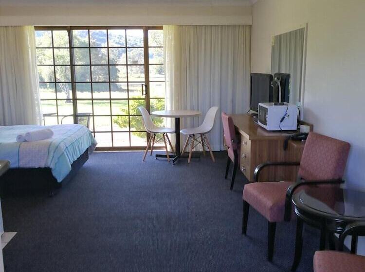 Lakeside Lodge Motel