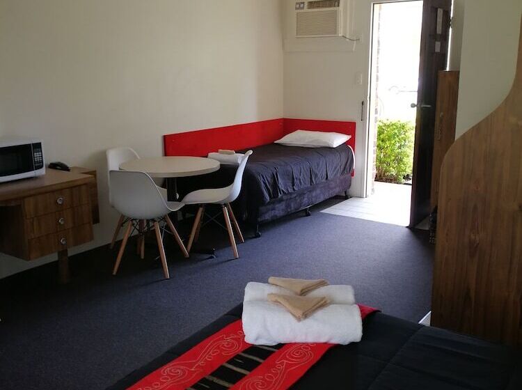 Lakeside Lodge Motel