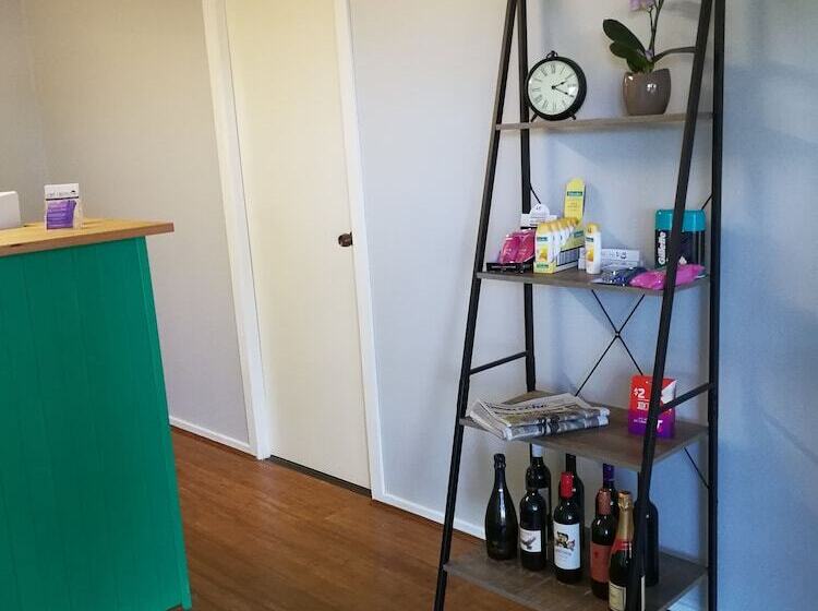 Lakeside Lodge Motel