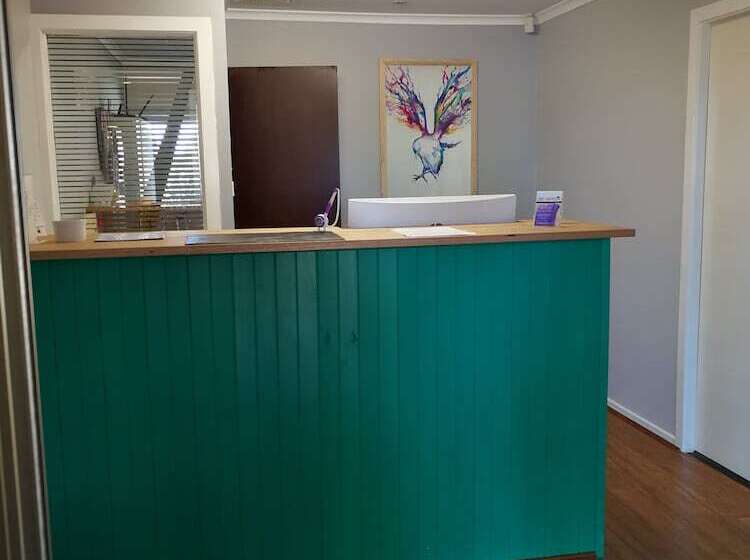 Lakeside Lodge Motel