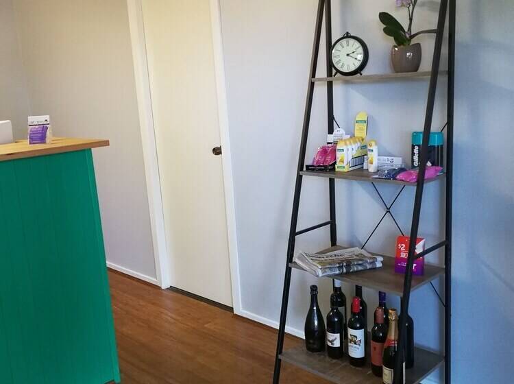 Lakeside Lodge Motel