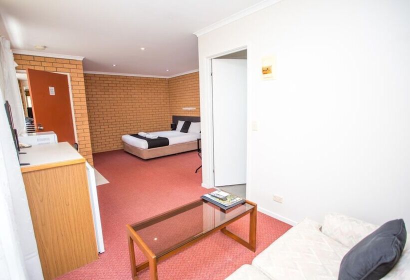 מוטל Blue Whale Motor Inn & Apartments
