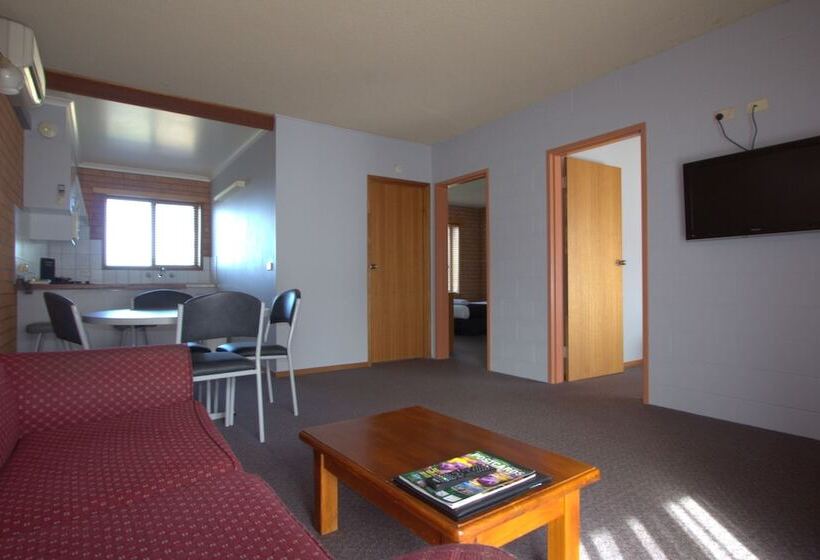מוטל Blue Whale Motor Inn & Apartments