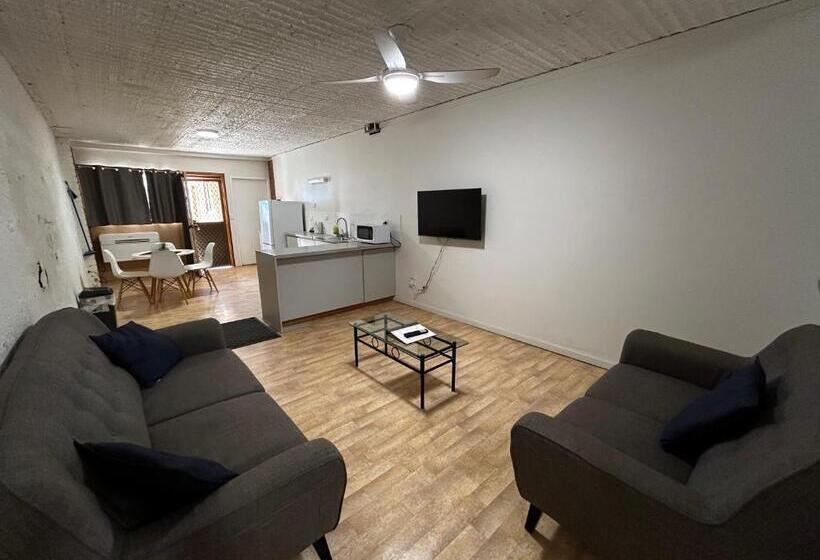 فندق على الطريق Desert View Apartments
