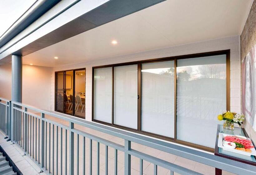 汽车旅馆 Ibis Styles Canberra Tall Trees